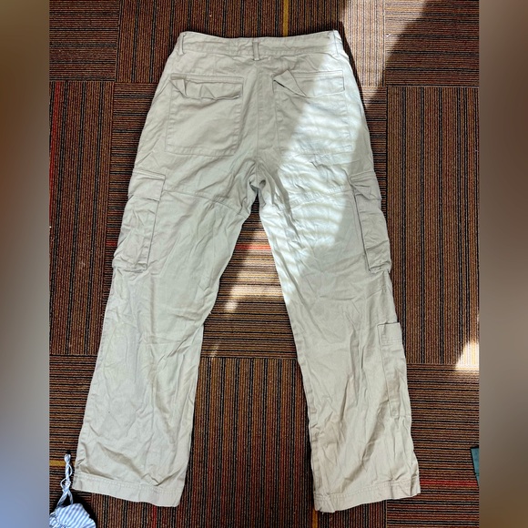 large h&m khaki cargo pants, good condition, only worn like 4 times - Picture 2 of 2